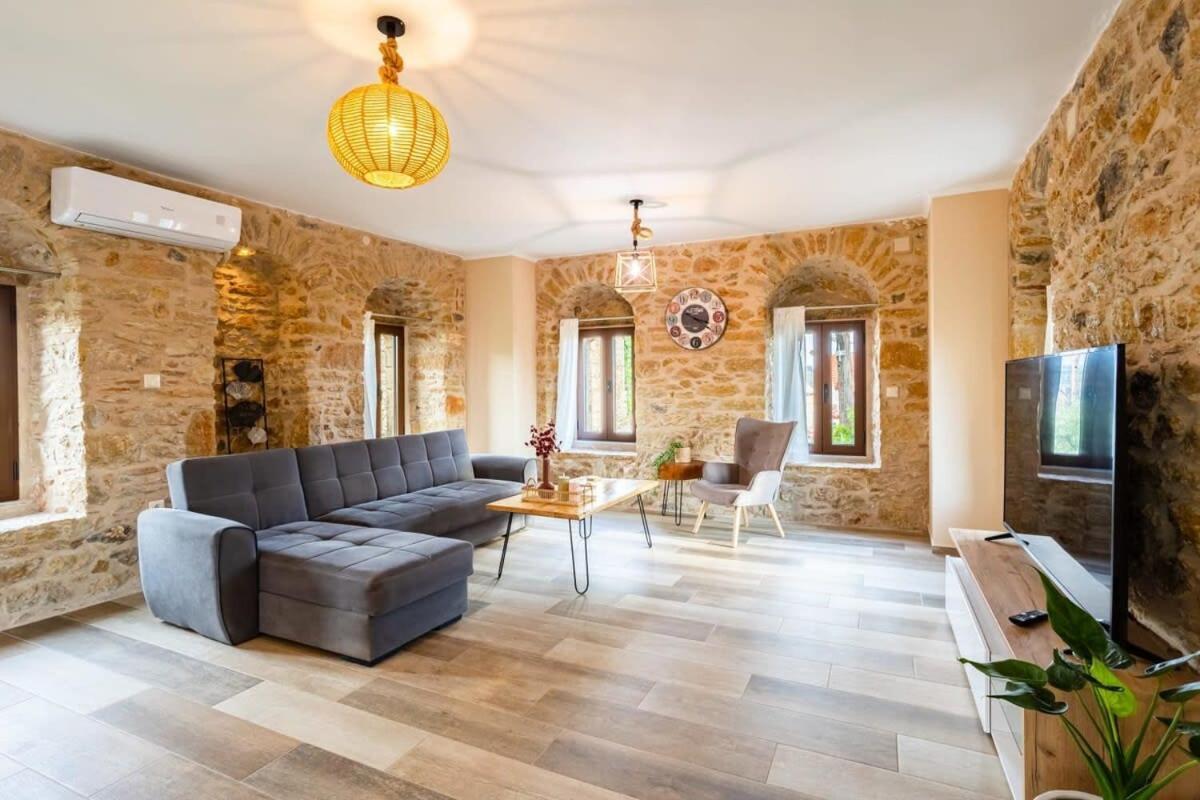 Mantineia Stone Villa-An Ethereal Getaway Megali Mantineia Екстериор снимка