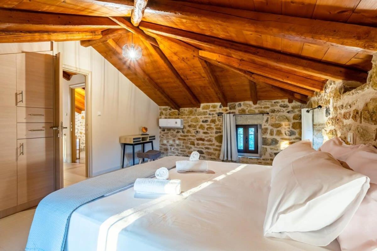 Mantineia Stone Villa-An Ethereal Getaway Megali Mantineia Екстериор снимка