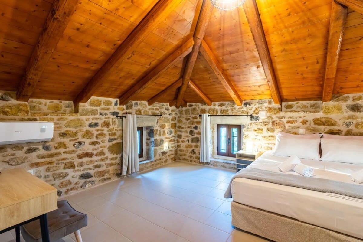 Mantineia Stone Villa-An Ethereal Getaway Megali Mantineia Екстериор снимка