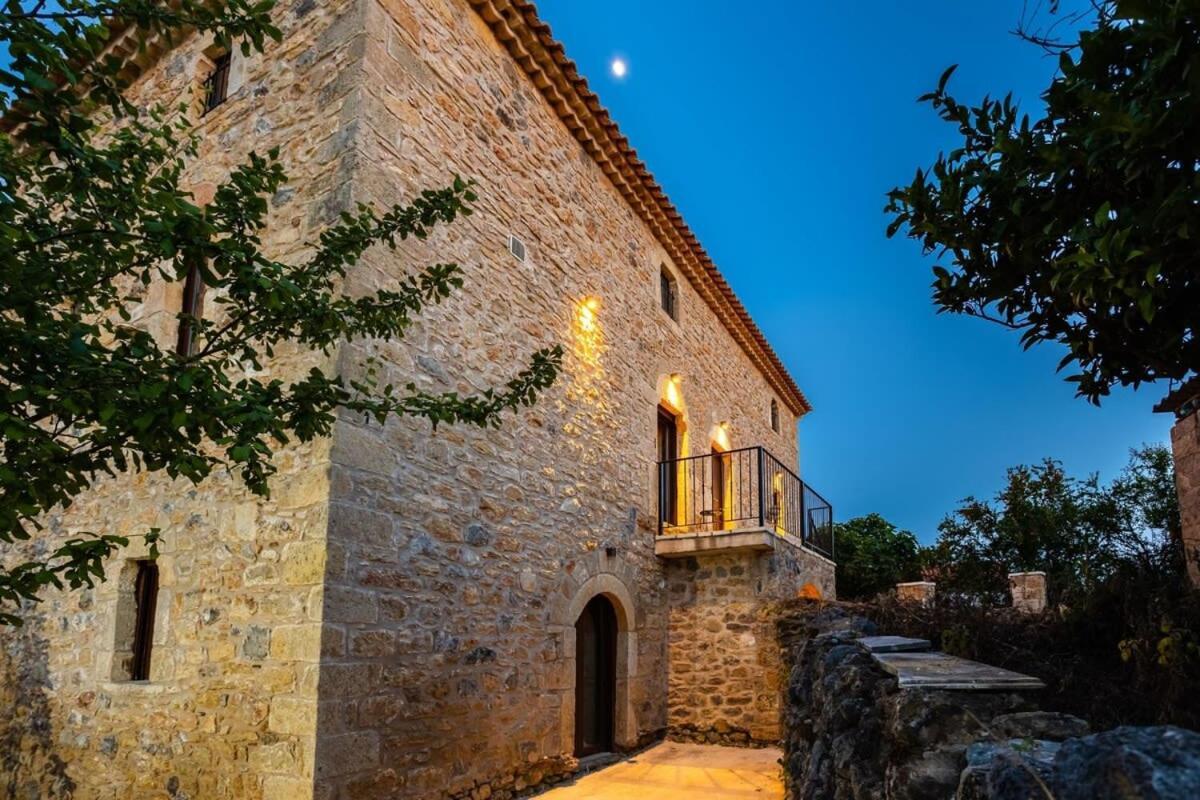 Mantineia Stone Villa-An Ethereal Getaway Megali Mantineia Екстериор снимка