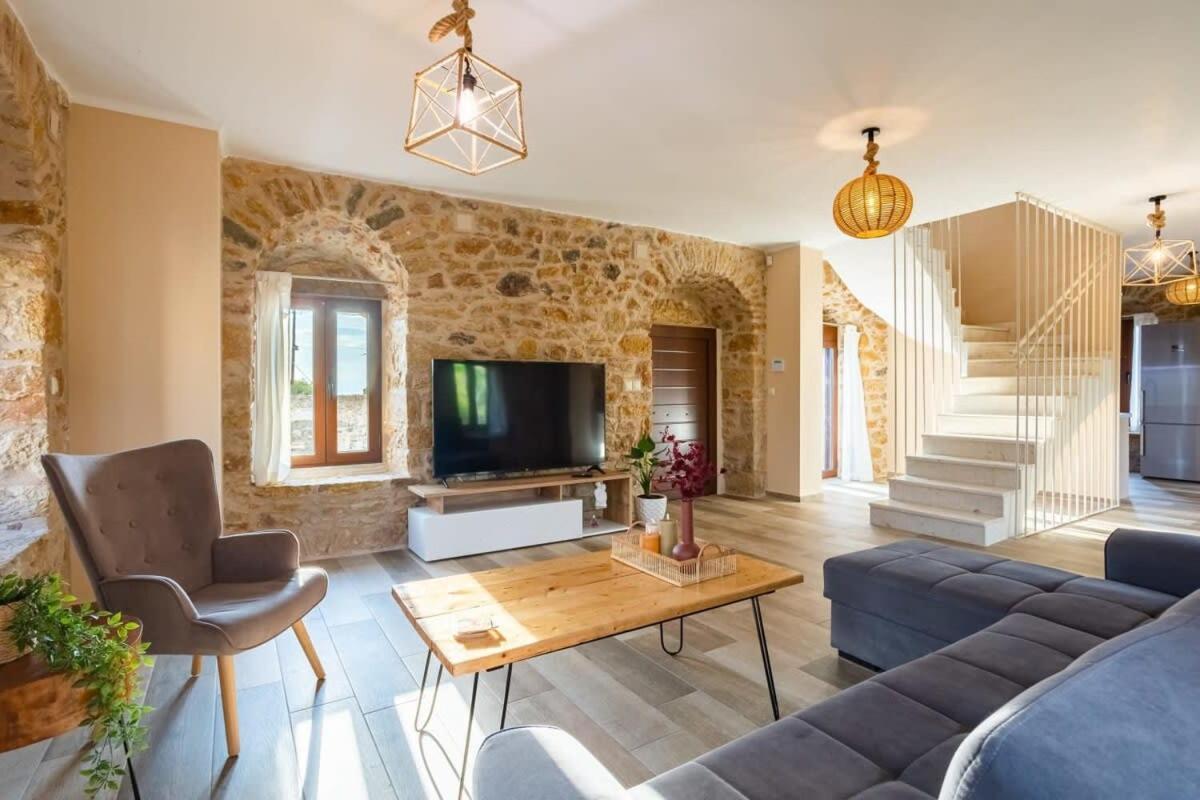 Mantineia Stone Villa-An Ethereal Getaway Megali Mantineia Екстериор снимка